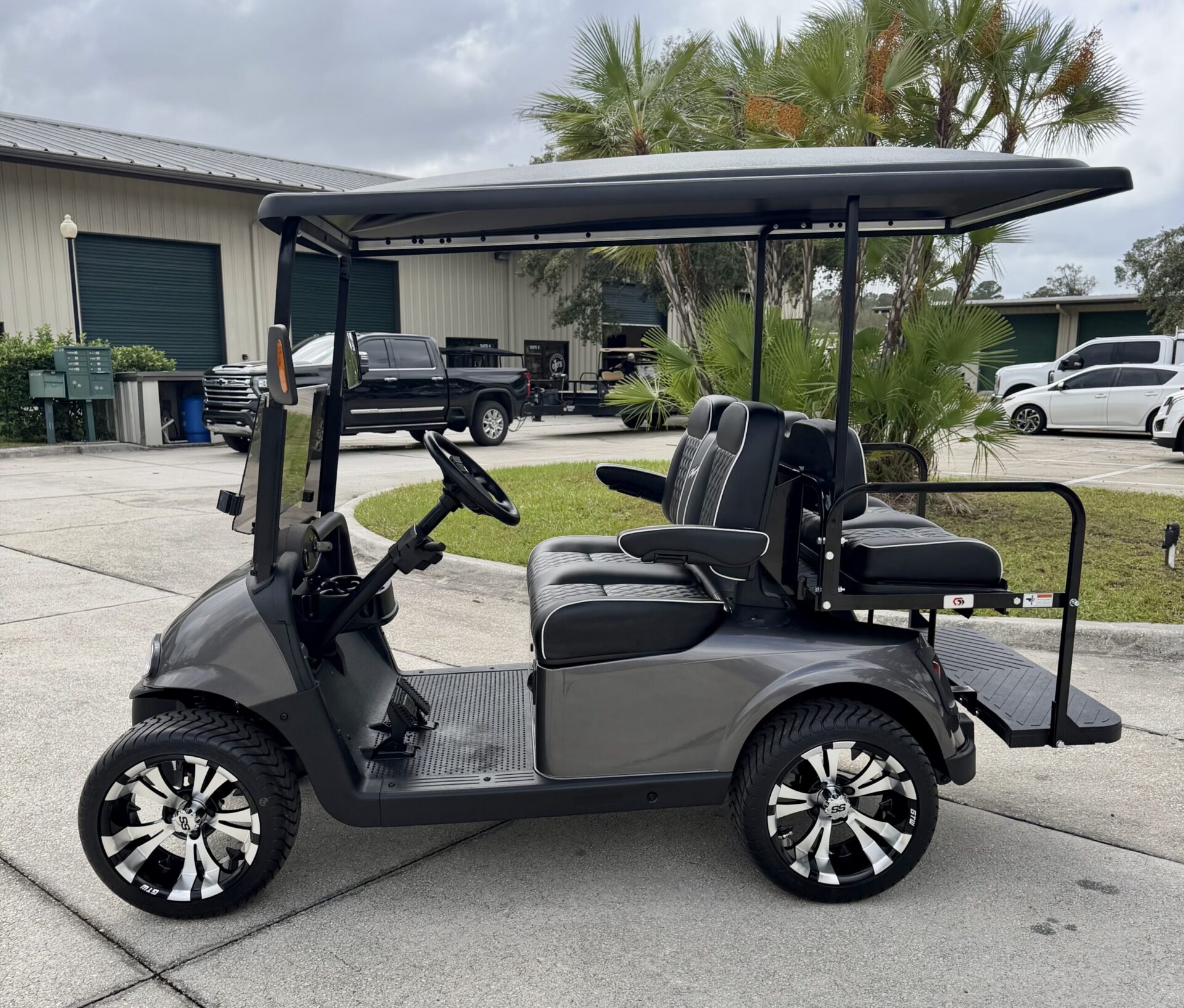2020 E-Z-GO RXV 2 Freedom Elite Lithium
