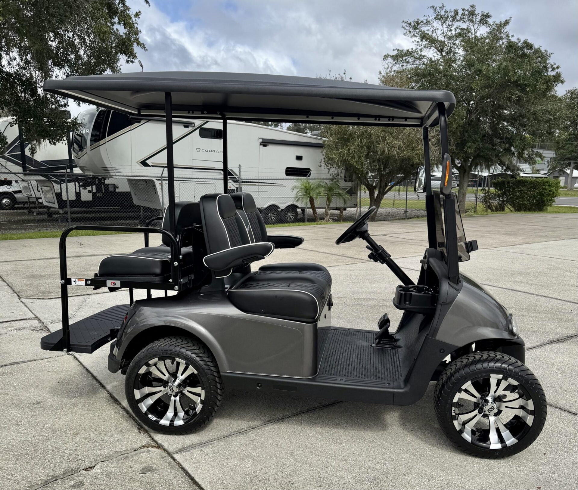 2020 E-Z-GO RXV 2 Freedom Elite Lithium