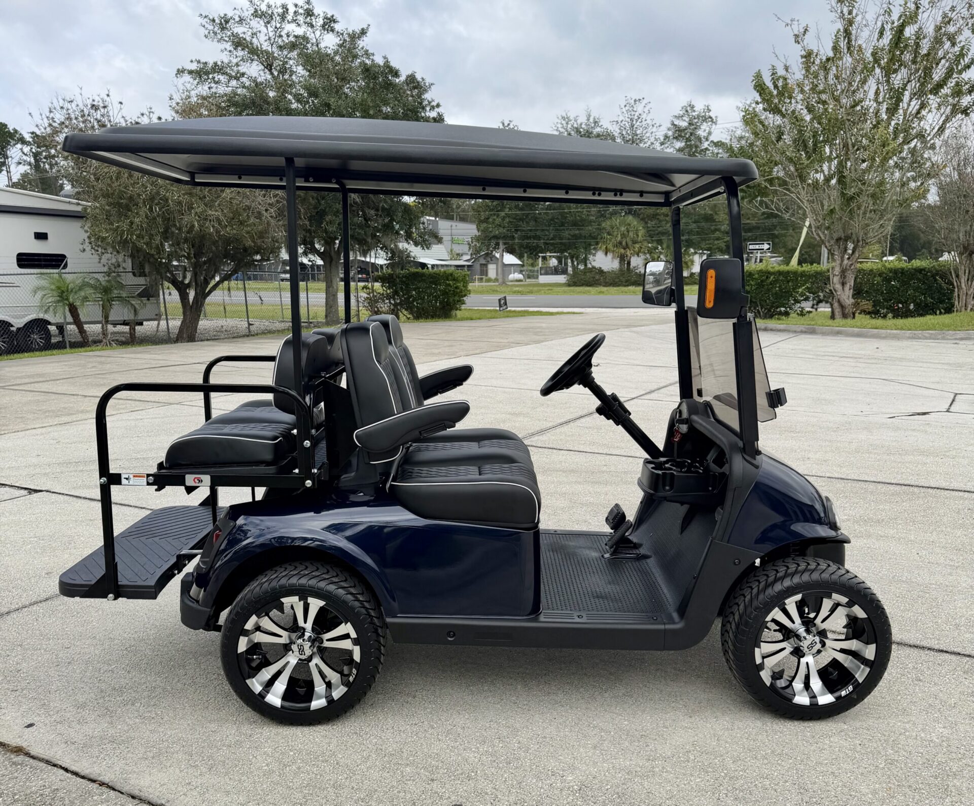 2020 E-Z-GO RXV 2 Freedom Elite Lithium